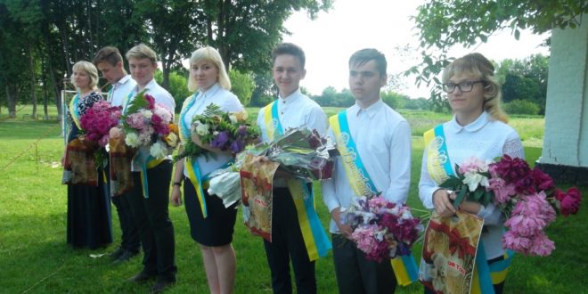ОСТАННІЙ ДЗВОНИК ВІДСВЯТКУВАЛИ НА ЛИПОВОДОЛИНЩИНІ