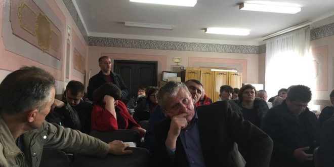 СЕЛИЩНОМУ ГОЛОВІ ПРЕМІЮ ЗМЕНШИЛИ ВТРИЧІ, А У ТЕРЦЕНТРУ ЗАБРАЛИ МІЛЬЙОН НА МЕДИЦИНУ