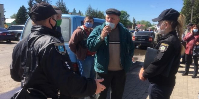 НА ПИТАННЯ «ДЕ ПРИДБАТИ РОЗСАДУ І ПТИЦЮ?» ПОКУПЦІ ЛИПОВОДОЛИНСЬКОГО БАЗАРУ ВІДПОВІДІ НЕ ОТРИМАЛИ