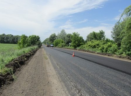 ВПЕРШЕ ЗА ОСТАННІ РОКИ В РАЙОНІ КАПІТАЛЬНО РЕМОНТУЄТЬСЯ ДОРОГА