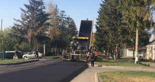 РЕМОНТУЄТЬСЯ ДОРОГА ПО ВУЛИЦІ ПОЛТАВСЬКІЙ