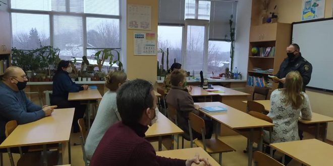 ДІЛЬНИЧНІ ЗВІТУВАЛИ ПЕРЕД ГРОМАДОЮ