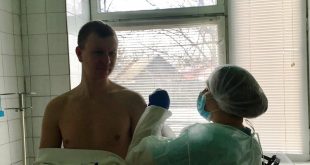 ВАКЦИНУВАЛИСЯ ПЕРШІ МЕДИКИ Й ЖУРНАЛІСТКА