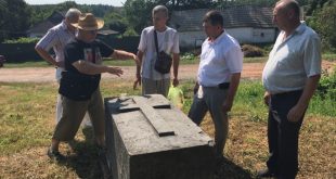 У ПІДСТАВКАХ УПОРЯДКУЮТЬ МІСЦЕ ПОХОВАННЯ ФЕДОРА СТАВИЦЬКОГО
