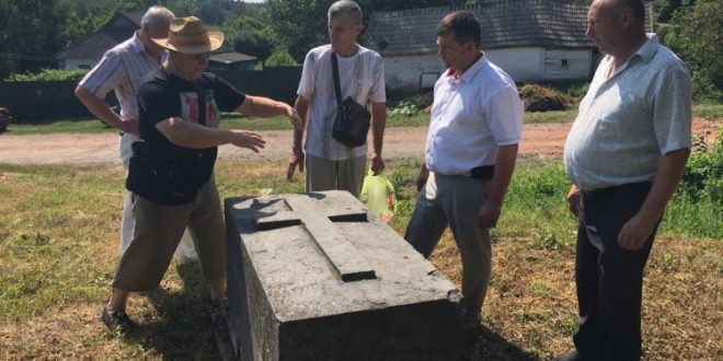 У ПІДСТАВКАХ УПОРЯДКУЮТЬ МІСЦЕ ПОХОВАННЯ ФЕДОРА СТАВИЦЬКОГО