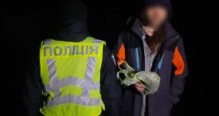 У ЛИПОВІЙ ДОЛИНІ ПОЛІЦЕЙСЬКІ ЗАТРИМАЛИ ЧОЛОВІКА З ПАКЕТОМ КАНАБІСУ