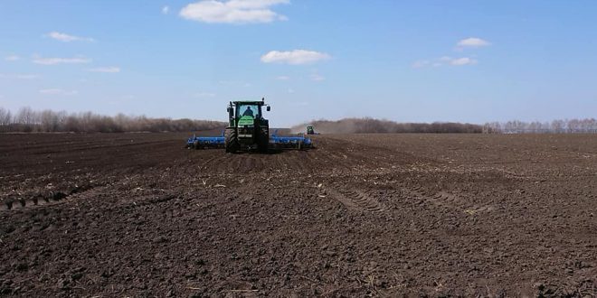 АГРАРІЇ РОЗПОЧАЛИ ВЕСНЯНО-ПОЛЬОВІ РОБОТИ