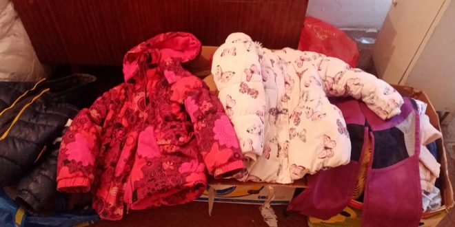 ПЕРЕСЕЛЕНЦІ ОТРИМУЮТЬ "ГУМАНІТАРКУ" ПЕРЕСЕЛЕНЦІ ОТРИМУЮТЬ "ГУМАНІТАРКУ"