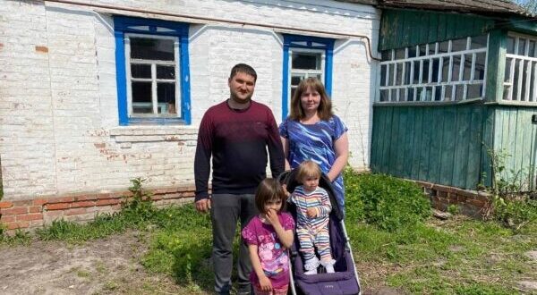 «ДІТИ НЕ ПОВИННІ БАЧИТИ ВІЙНУ», - ПЕРЕКОНАНА РОДИНА З ВОЛНОВАХИ, ЯКА ПЕРЕЇХАЛА В ПІДСТАВКИ