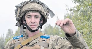 ВОЛОДИМИР МАНГІР: «НАВІТЬ ЦИВІЛЬНІ «СЕПАРИ» ПОЛЮВАЛИ НА НАС, БО ЇМ ОБІЦЯЛИ ВИПЛАЧУВАТИ ПО ТИСЯЧІ ДОЛАРІВ ЗА КОЖНОГО БІЙЦЯ»