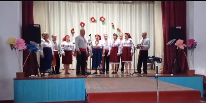 МЕШКАНЦІ КОЛЯДИНЦЯ ЗБИРАЛИ КОШТИ НА АРМІЮ ПІД ЧАС БЛАГОДІЙНОГО КОНЦЕРТУ