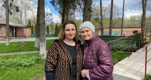 МЕШКАНКИ СЛОВ`ЯНСЬКА, ЩО ВЖЕ ВДРУГЕ ПЕРЕЖИВАЮТЬ ВІЙНУ, СПОДІВАЮТЬСЯ НА ШВИДКЕ ПОВЕРНЕННЯ ДОДОМУ
