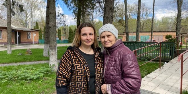 МЕШКАНКИ СЛОВ`ЯНСЬКА, ЩО ВЖЕ ВДРУГЕ ПЕРЕЖИВАЮТЬ ВІЙНУ, СПОДІВАЮТЬСЯ НА ШВИДКЕ ПОВЕРНЕННЯ ДОДОМУ