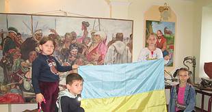 ЛИПОВОДОЛИНСЬКІ ДІТИ ЗБИРАЛИ КОШТИ НА ЗБРОЙНІ СИЛИ УКРАЇНИ