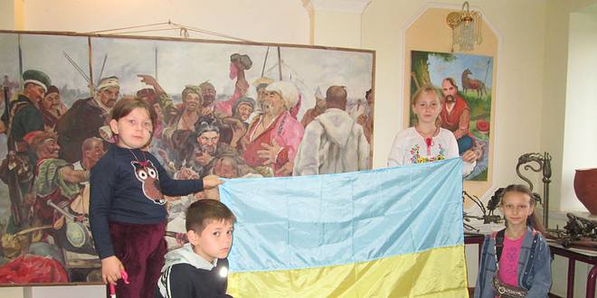 ЛИПОВОДОЛИНСЬКІ ДІТИ ЗБИРАЛИ КОШТИ НА ЗБРОЙНІ СИЛИ УКРАЇНИ