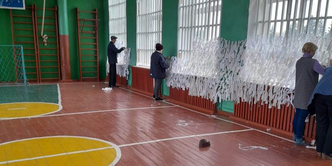 У КОЛЯДИНЕЦЬКОМУ СТАРОСТИНСЬКОМУ ОКРУЗІ ПЛЕТУТЬ МАСКУВАЛЬНІ СІТКИ ДЛЯ ПОТРЕБ УКРАЇНСЬКИХ ЗАХИСНИКІВ У КОЛЯДИНЕЦЬКОМУ СТАРОСТИНСЬКОМУ ОКРУЗІ ПЛЕТУТЬ МАСКУВАЛЬНІ СІТКИ ДЛЯ ПОТРЕБ УКРАЇНСЬКИХ ЗАХИСНИКІВ