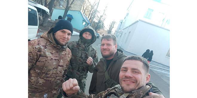 ВІЙСЬКОВОСЛУЖБОВЕЦЬ БОГДАН БАКУМЕНКО: «ДЛЯ ШВИДШОГО ЗАКІНЧЕННЯ ВІЙНИ НАМ ПОТРІБНО БІЛЬШЕ СУЧАСНОЇ ЗБРОЇ. БОЙОВОГО ДУХУ ДЛЯ ПЕРЕМОГИ В НАШИХ ХЛОПЦІВ ДОСТАТНЬО»