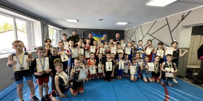 Юні борці випробували свої сили на турнірі з вільної боротьби