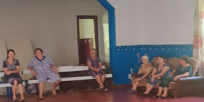 Довголучани ремонтують колишній сільський клуб