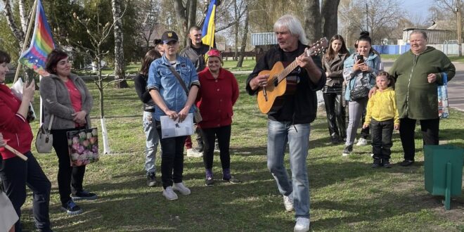 Дерева миру й допомога від серця: подорож німецького волонтера Липоводолинщиною