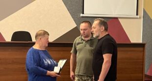 Мамі загиблого воїна вручили Комбатантський хрест
