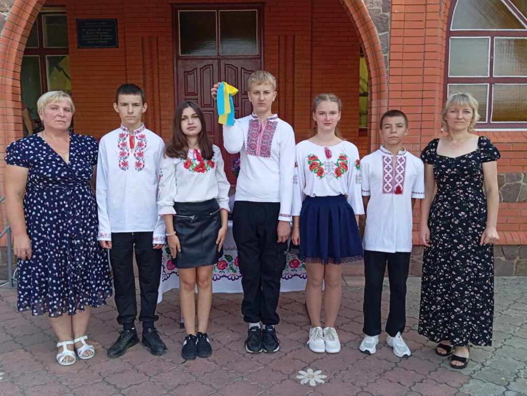 Шкільний дзвоник у час війни: на Липоводолинщині розпочався навчальний рік
