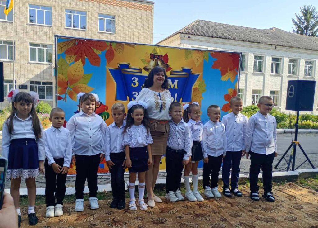Шкільний дзвоник у час війни: на Липоводолинщині розпочався навчальний рік