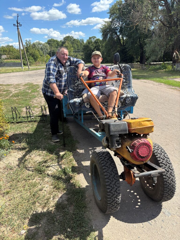 Велика родина з сумського прикордоння знайшла прихисток у Столяровому