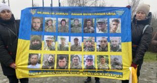 Портрети, прапори й надія: родини зниклих безвісти військових зібрались на першу акцію в Липовій Долині