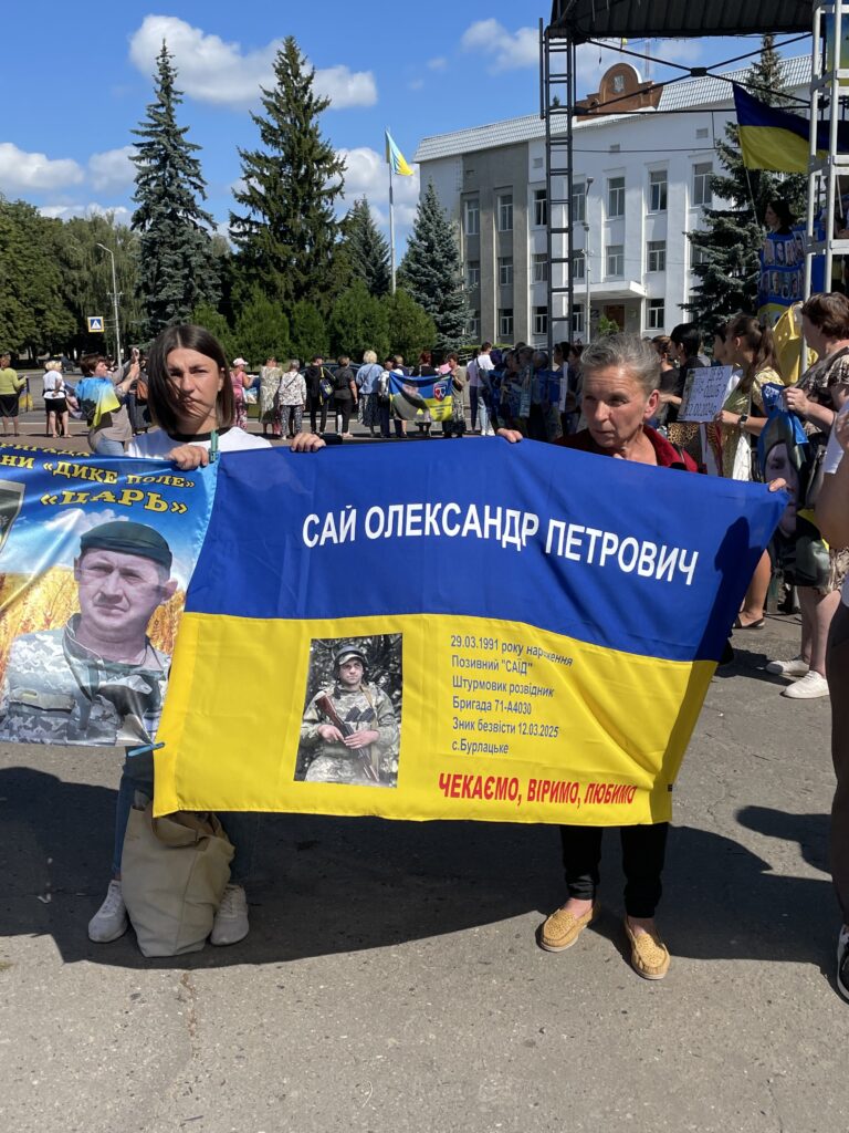 Зник безвісти - не значить забутий: історії родин, які чекають