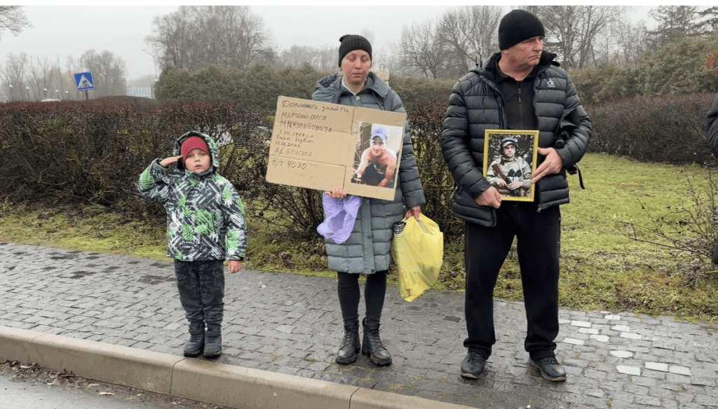 Зник безвісти - не значить забутий: історії родин, які чекають