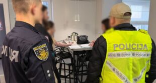 Представлялися латвійськими правоохоронцями: українські поліцейські ліквідували мережу кол-центрів, що ошукували громадян країн ЄС