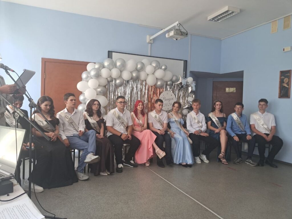 Ліцеї Липоводолинщини попрощалися з випускниками