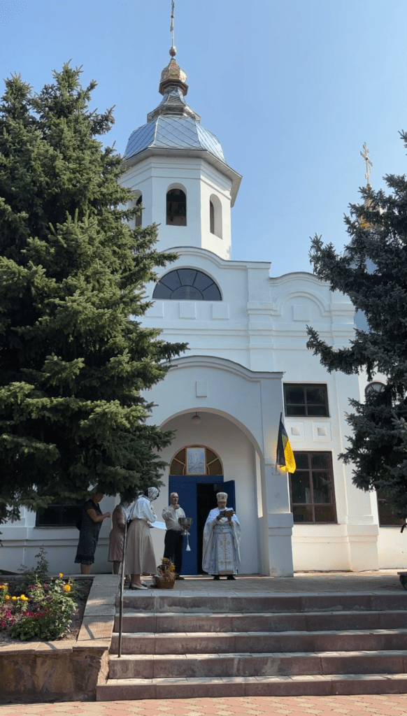 Коли в храмі поруч із церковною молитвою звучить Гімн України